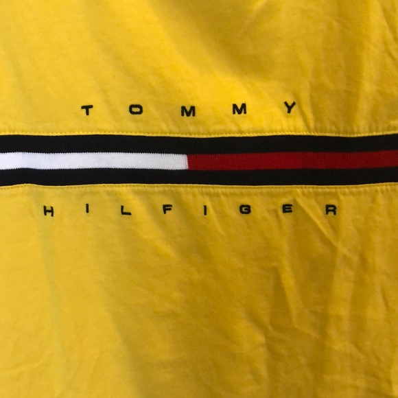 Tommy Hilfiger embroidered ss , navy trim collar - Picture 2 of 4